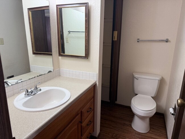 Building Photo - Wonderful 2 Br, 1.5 Ba, remodeled, 1 CG