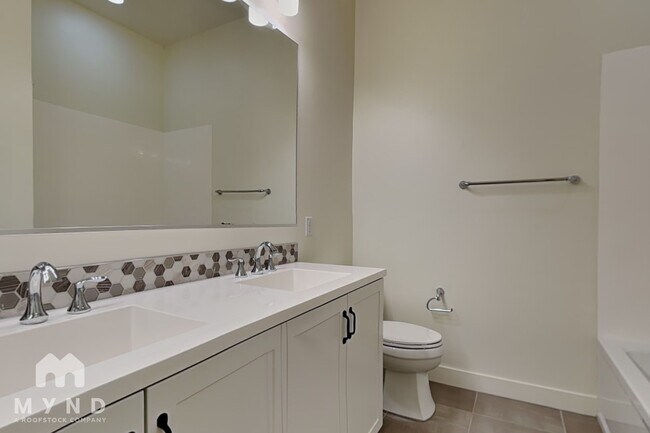 Building Photo - 6807 E Orion Dr