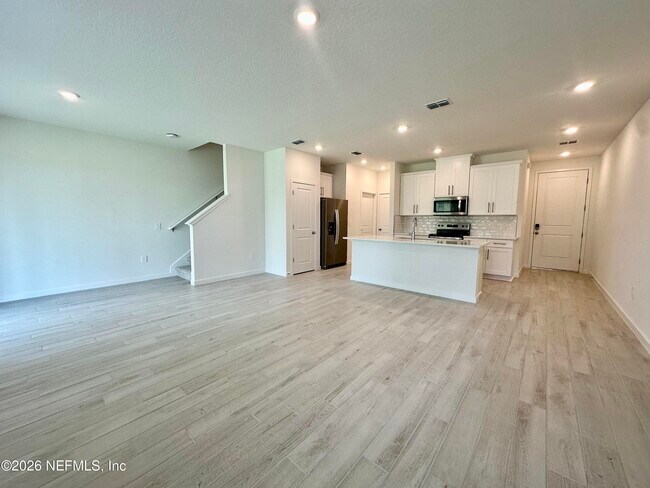Building Photo - 166 Yellowstone Dr