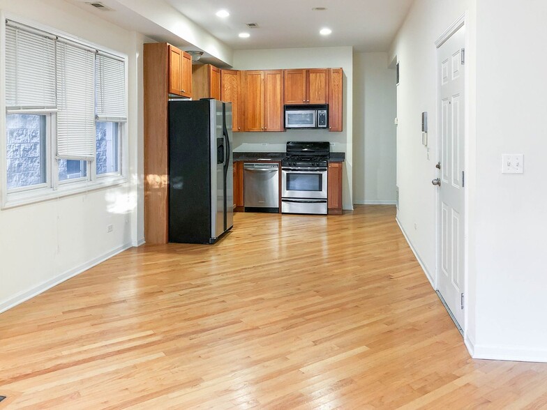 Building Photo - 2327 N Southport Ave