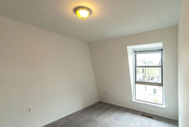 Building Photo - 1346 S Street NW