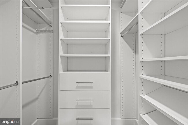 Building Photo - 4905 Dorset Ave