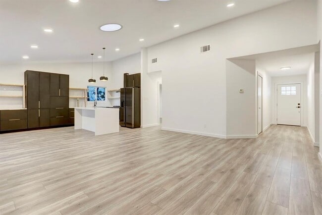 Building Photo - 2902 Jorwoods Dr