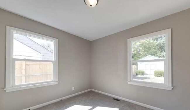 Building Photo - Spacious Single Family Home in South Wichita