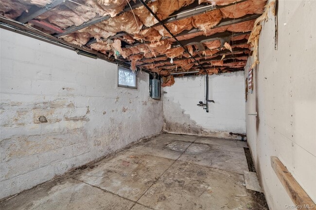 Building Photo - 32 Quaker Hill Rd