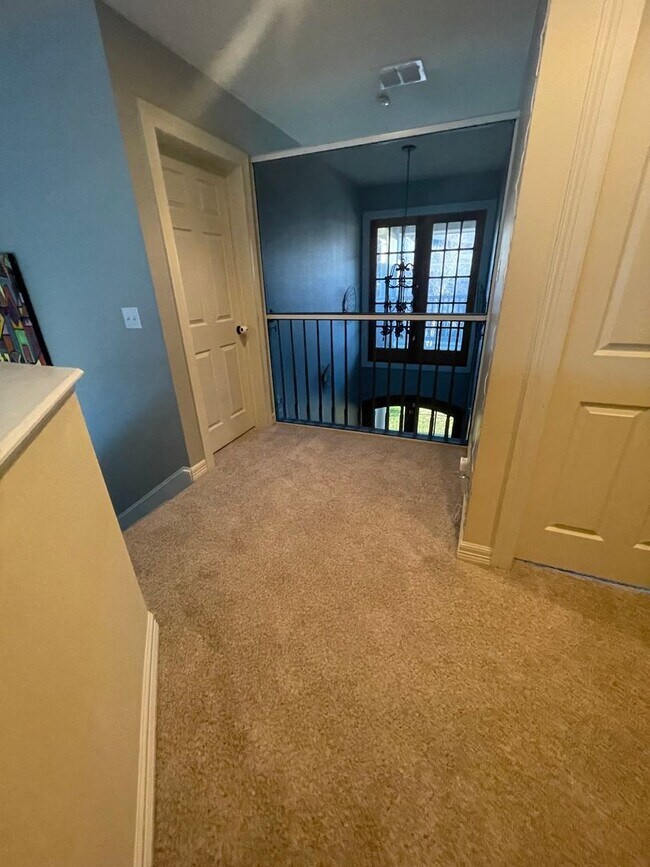 Building Photo - Gorgeous 5 Bedroom Home in The Haven!