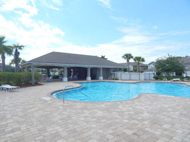 Building Photo - The Gables 2BR | 2.5BA Townhome!