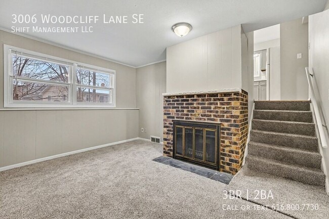 Building Photo - 3006 Woodcliff Ln SE
