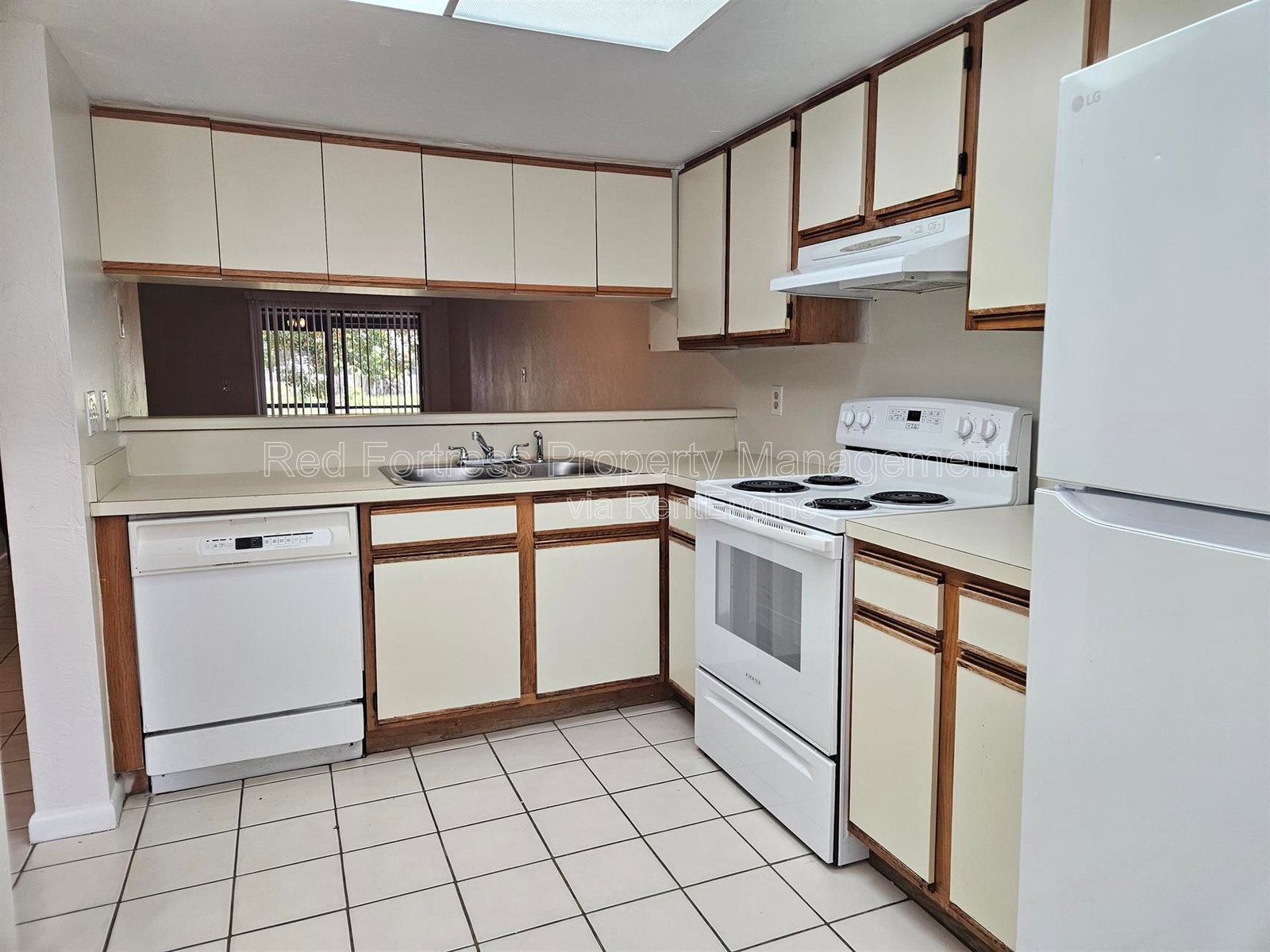 Building Photo - 2135 Crystal Dr