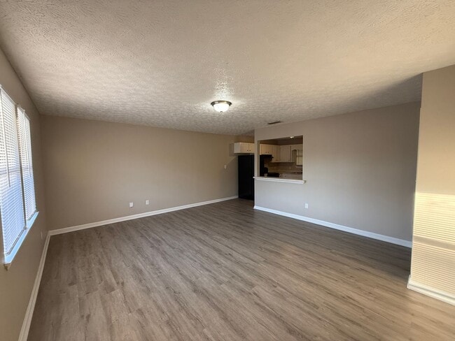 Building Photo - 132/134 Deer Creek Dr