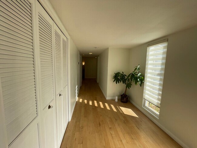 Building Photo - 6520 Havenside Dr