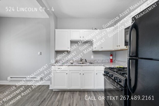 Building Photo - New renovation available to tour now!