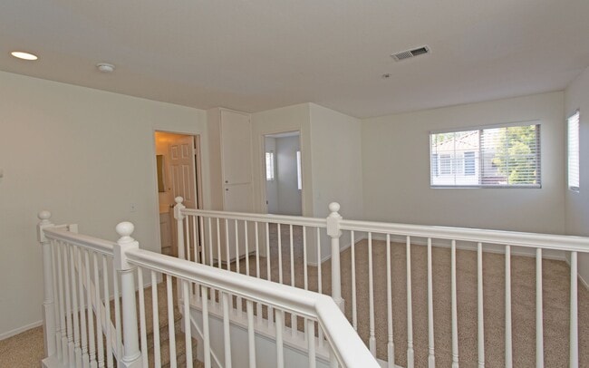 Building Photo - Spacious Home within the Legends Community...