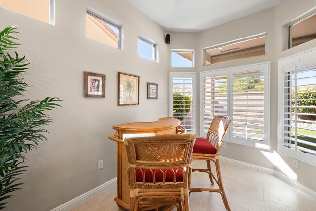 Building Photo - 38537 Fallbrook Ave