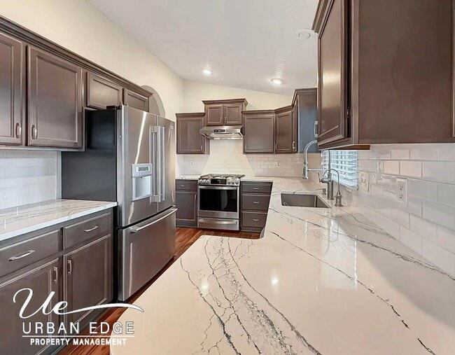 Building Photo - 3 Bed 2 Bath Home off Garrity