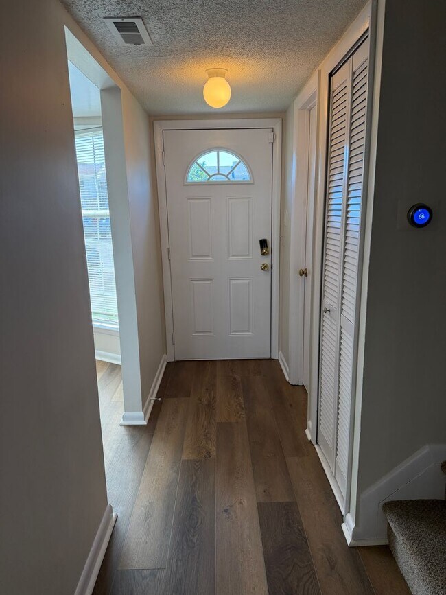 Building Photo - WINDSOR OAKS WEST - Three Bedroom Townhome