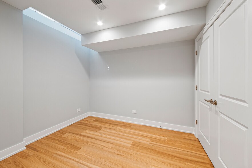 Building Photo - 1349 N Noble St