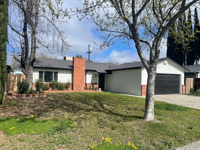 Building Photo - 3br/1.5ba, 2-car Attached garage - Good location