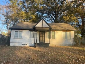 Building Photo - 3BR 1BA Home w/ Central A/C • W/D Hookups • Off-Street Parking in Memphis