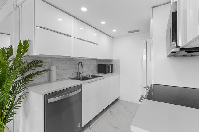 Building Photo - 3028 Harwood D