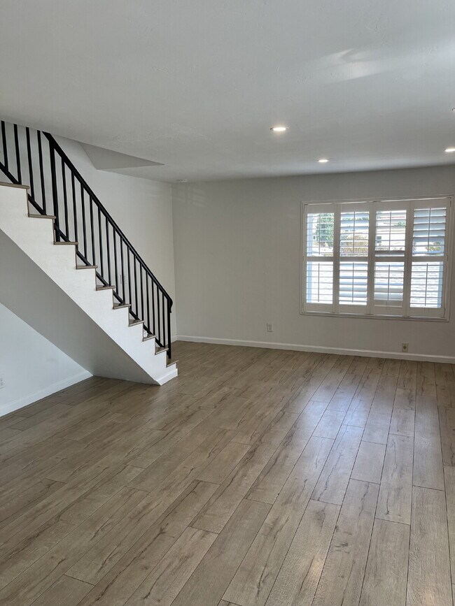 Building Photo - $2,990 - 2 Bed / 3 Bath Beautiful Condo in North Park