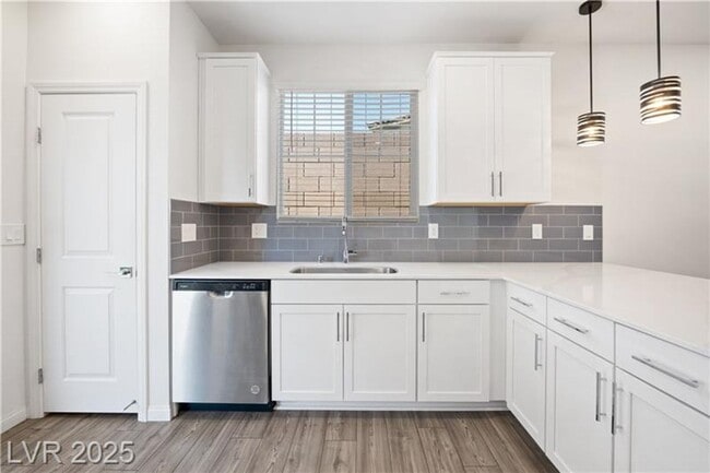 Building Photo - Single Story 3 bedroom, 2 bath home in the...