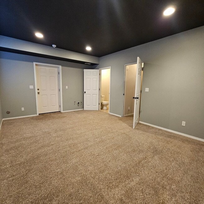 Building Photo - Beautiful Home with Mt. Rainier Views – Close to PSNS & Ferries