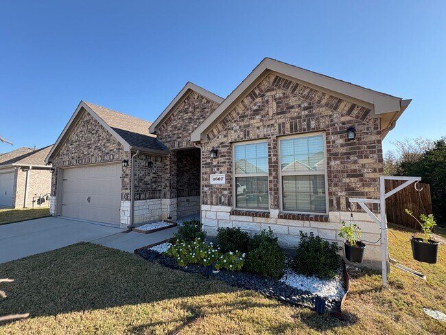 Building Photo - Pristine in Princeton!