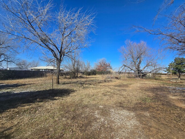 Building Photo - 3 Bedroom 2 Bath home in Shawnee!