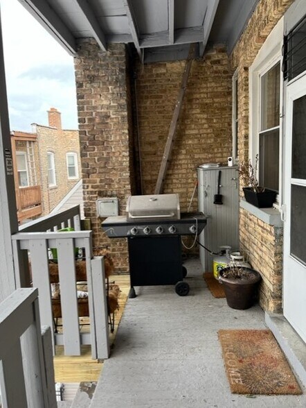 Building Photo - 1406 W Warner Ave