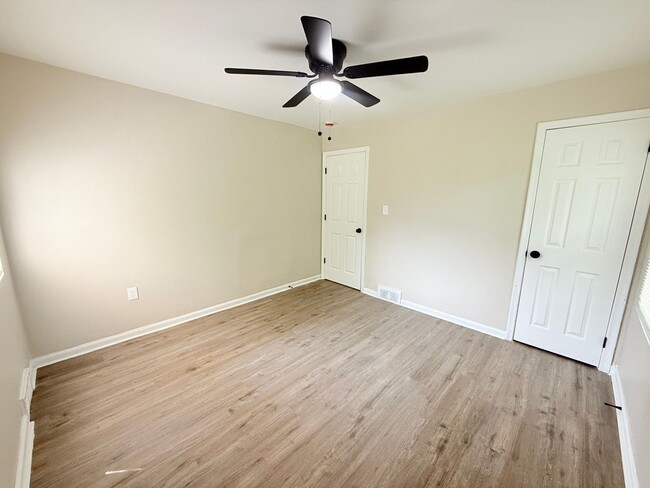 Building Photo - Renovated 3-Bedroom Home – We Welcome Sect...