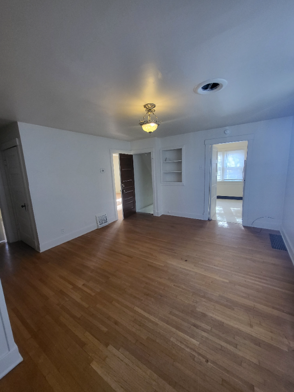 Building Photo - 1629 W 13th St N