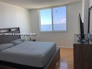 Building Photo - 300 Bayview Dr
