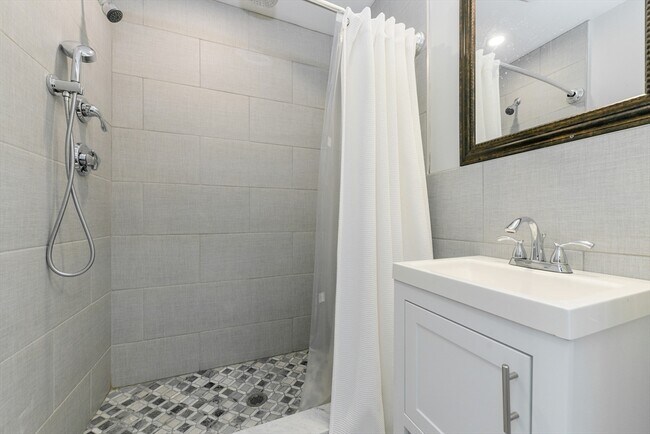 Building Photo - 107 Harrishof St