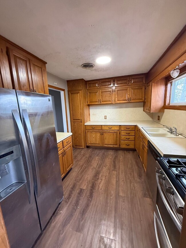 Building Photo - 3720 Old Jenny Lind Rd