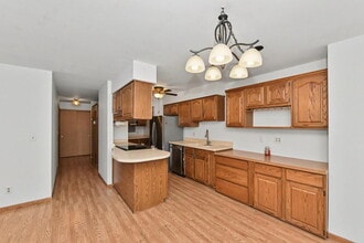 Building Photo - "Charming 2-Bed Condo Retreat: Comfort & Convenience in Brown Deer!"