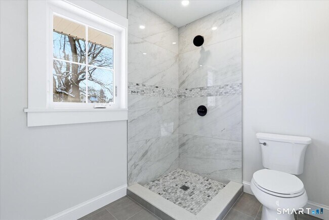 Building Photo - 2750 Whitney Ave