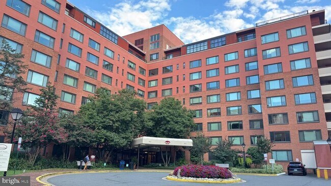 Building Photo - 1021 Arlington Blvd