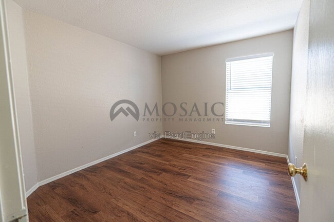 Building Photo - 1158 E Silversmith Trail