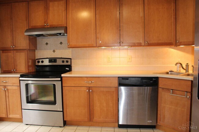 Building Photo - 9156 Dominion Cir