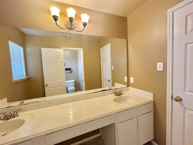 Building Photo - 12422 Glenleigh Dr