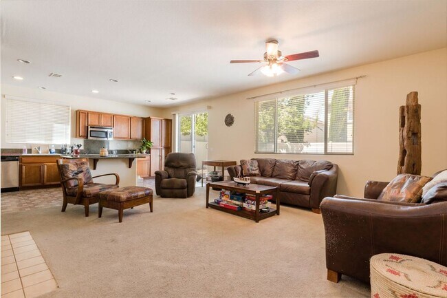 Building Photo - 4 Bed Home for Rent Palmdale CA 93551