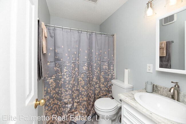 Building Photo - 2 br, 1 bath House - 3930 Azalea Drive Unit D