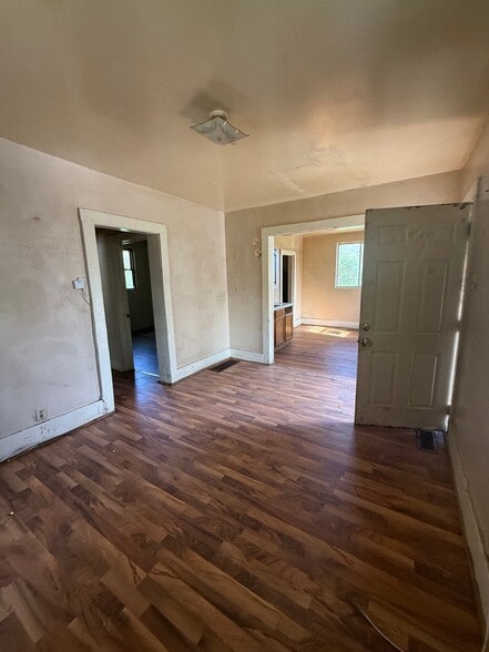 Building Photo - 347 N Stone St