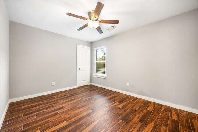 Building Photo - 5122 Prairie Creek Dr