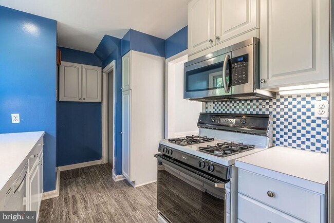 Building Photo - 4505 Conifer Ln