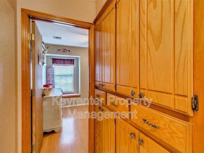 Building Photo - 8301 Azurewood Dr