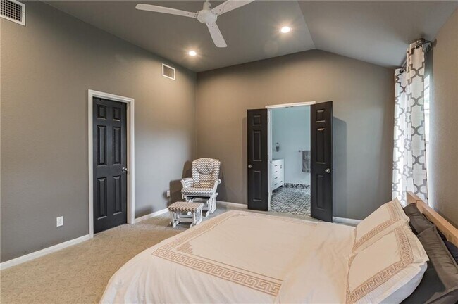 Building Photo - 403 Rosedale Blvd