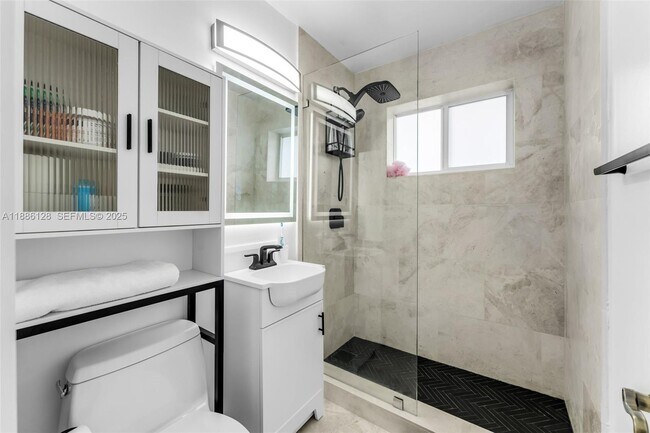 Building Photo - 4301 SW 85th Ave