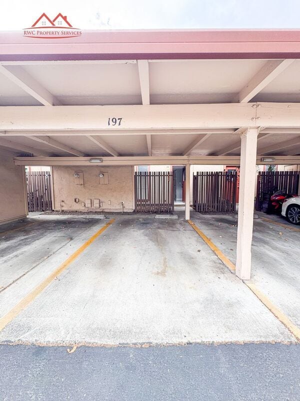 Building Photo - 236 Red Oak Dr E